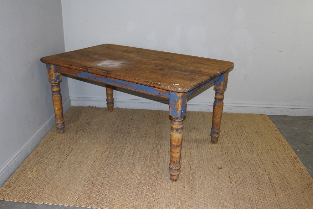 A modern pine farmhouse kitchen table, the rounded rectangular top raised on a blue painted base - Image 2 of 6