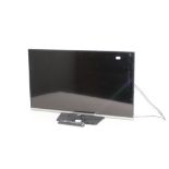 A Samsung UE32H5000AK 32" flatscreen television, with remote control