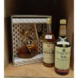 A Kotobukiya 'Torys de Luxe' Whisky gift set, comprising approx 75cl decanter (extensive leakage and
