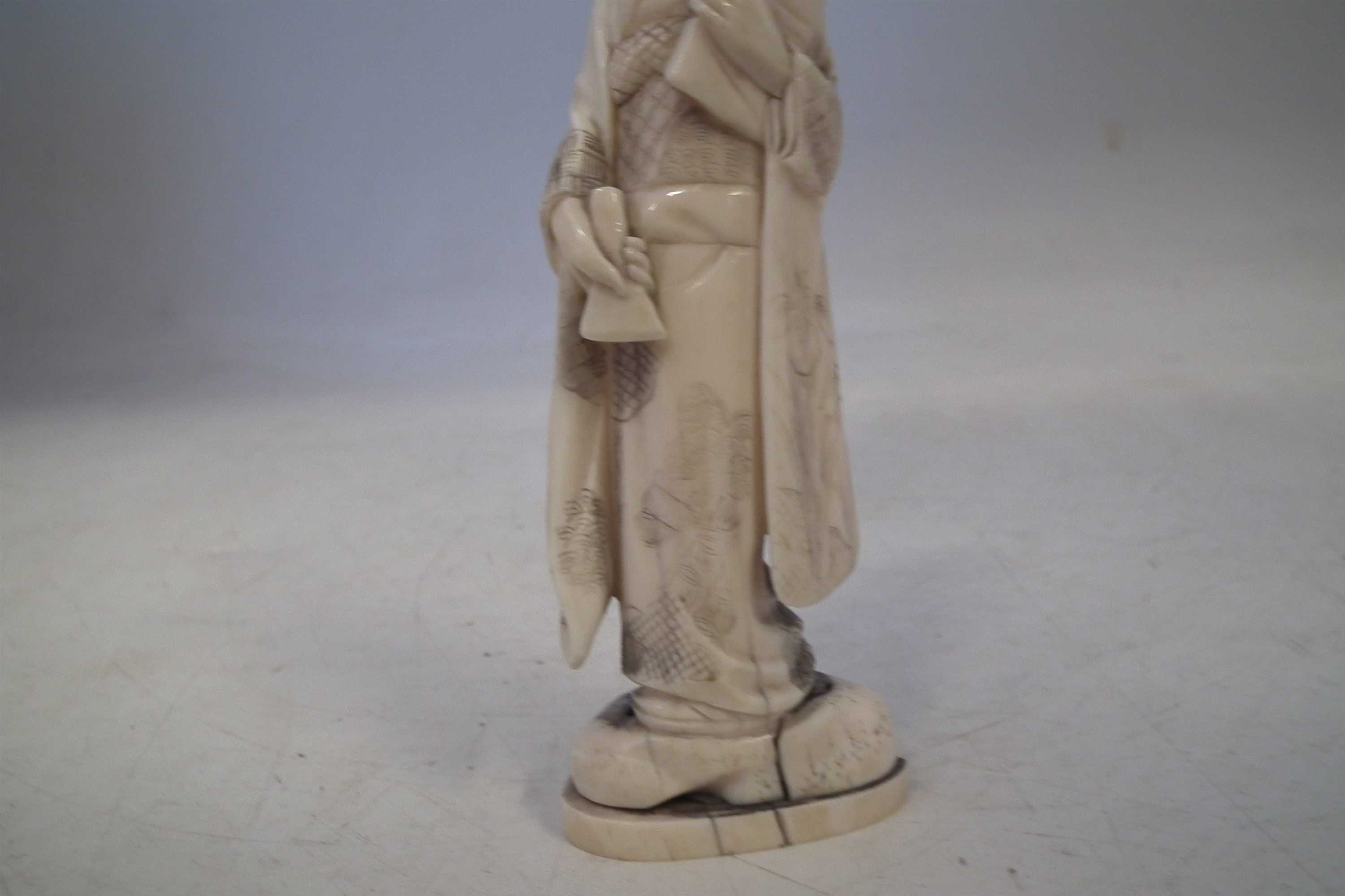 Japanese Ivory okimono, depicting a Geisha holding a book, signed to the base Meiji Period 1868- - Image 3 of 8