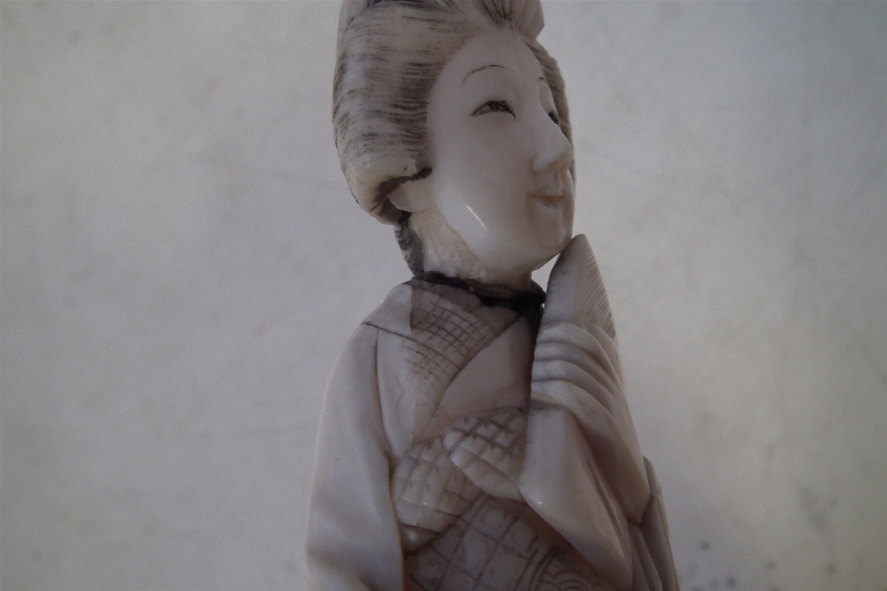 Japanese Ivory okimono, depicting a Geisha holding a book, signed to the base Meiji Period 1868- - Image 8 of 8