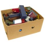 A large selection of jewellery boxes, to include ring boxes, necklace boxes etc (q). We are unable