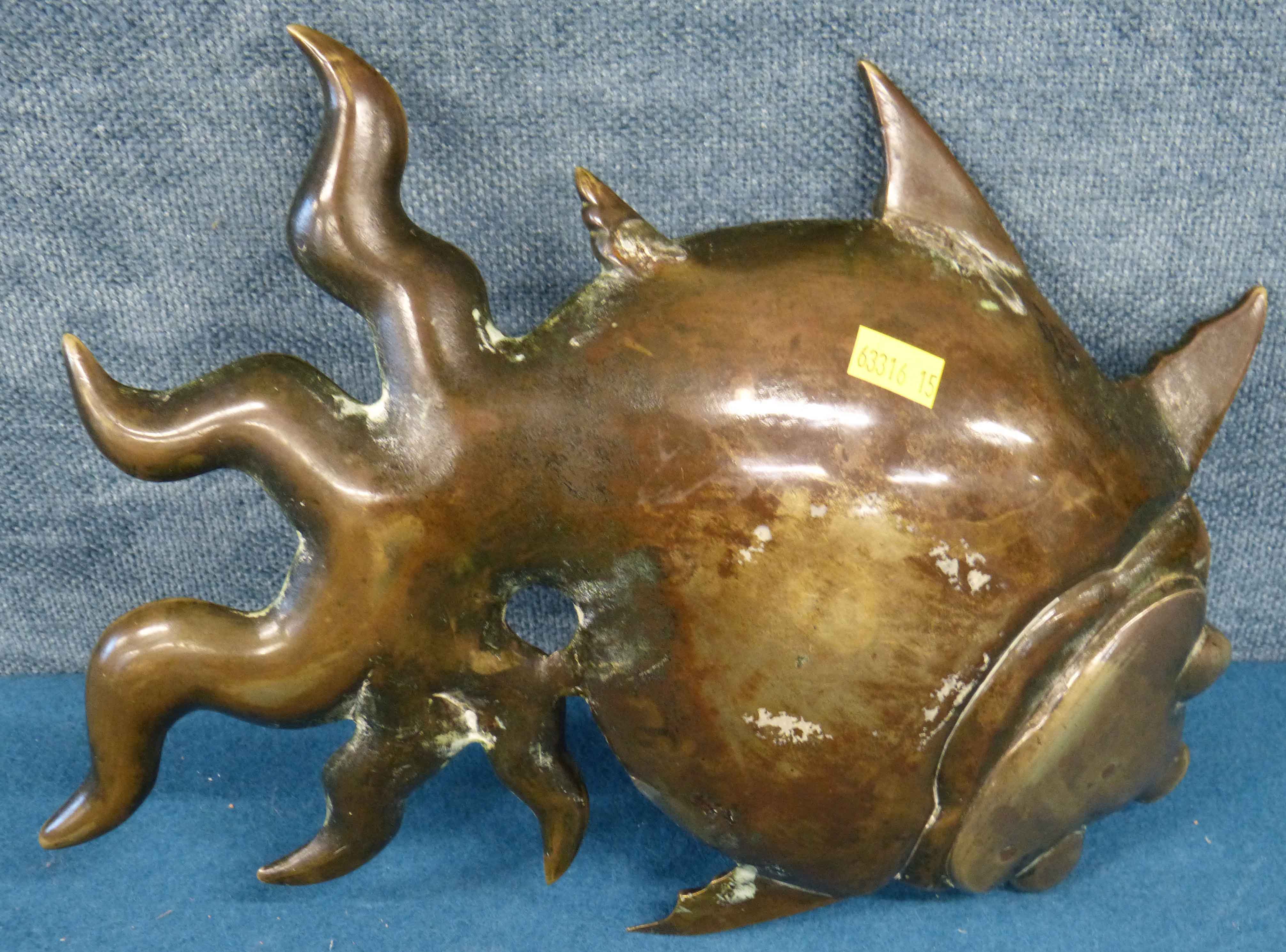 Brass fish dish with glass eyes We are unable to do condition reports on our Interiors Sale - Image 2 of 2