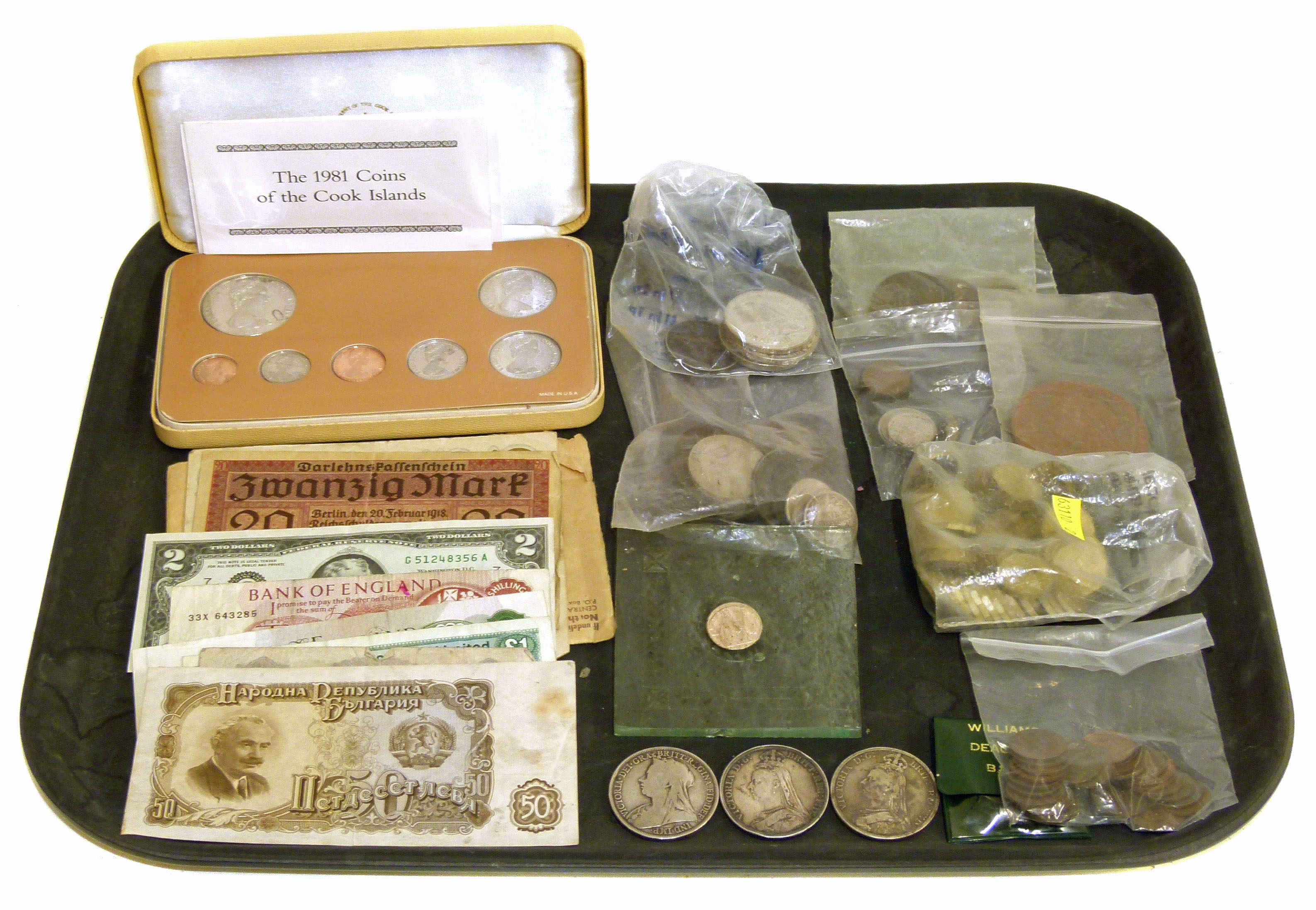 Selection of coins and banknotes to include cased 1981 Coins of the Cook Islands set, three silver