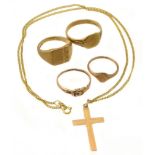 A selection of 9ct gold jewellery, to include four 9ct gold rings and a cross pendant, gross