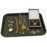 A selection of jewellery, to include a 9ct gold curb link bracelet, two paste thistle brooches