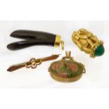A selection of jewellery, to include a chalcedony fob, a 9ct gold unakite jasper fob, a jet