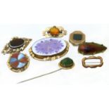 A selection of antique jewellery, to include hardstone brooches, a bloodstone hinged locket, gem set