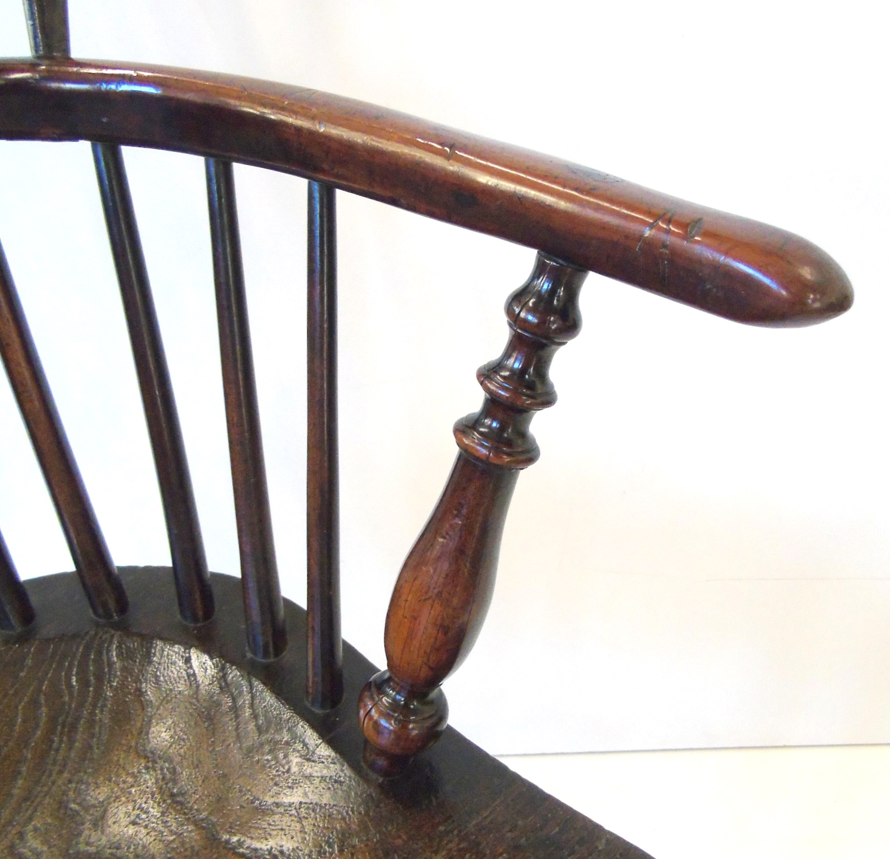 Early 19th century yew and elm low-back Windsor chair - Image 5 of 9