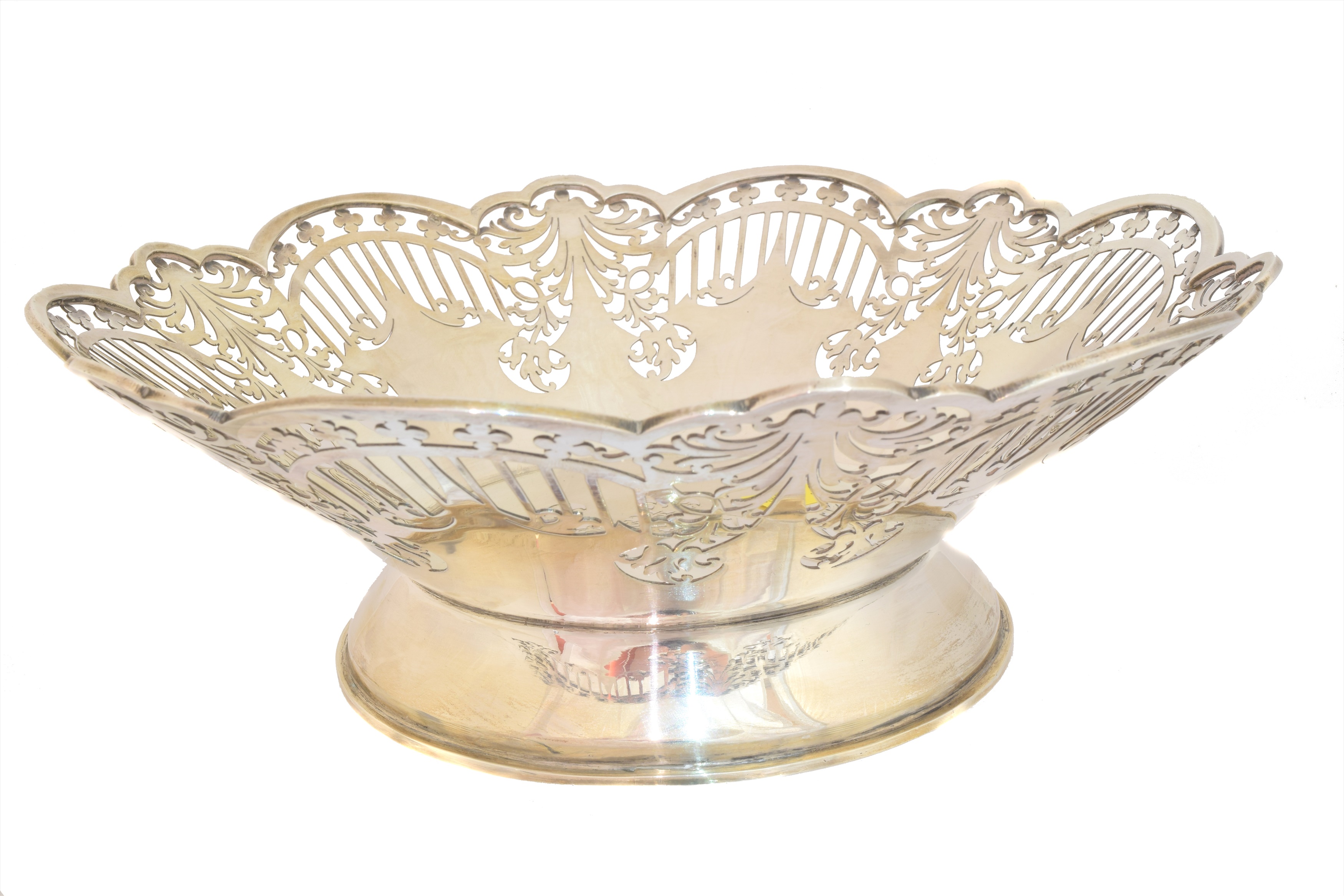 A George IV silver fruit bowl,