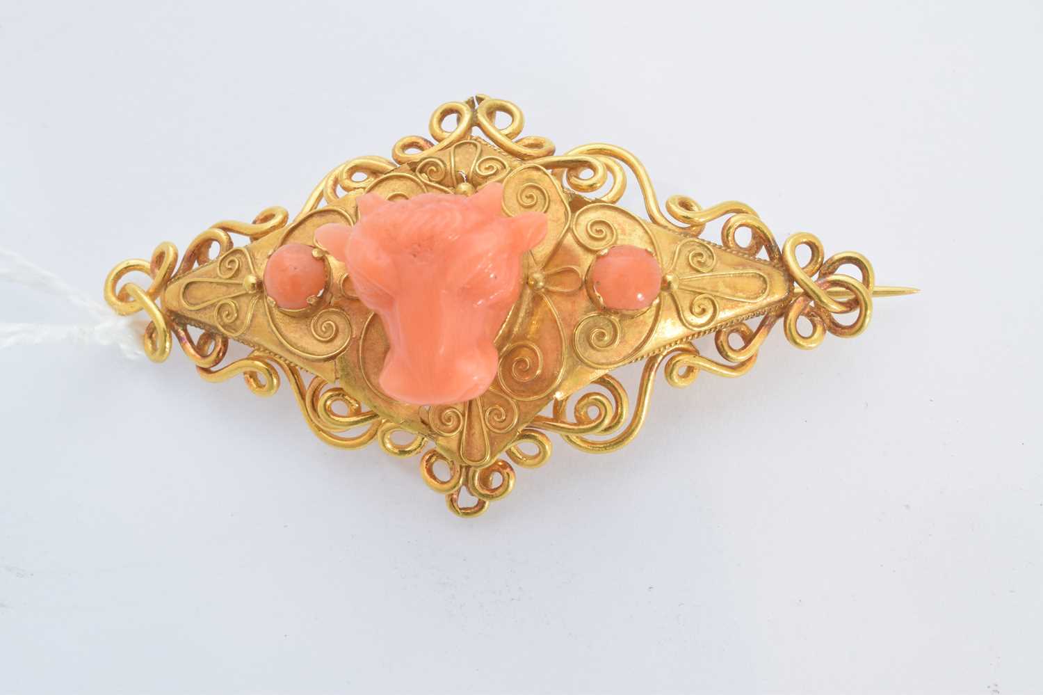A coral brooch, - Image 3 of 3