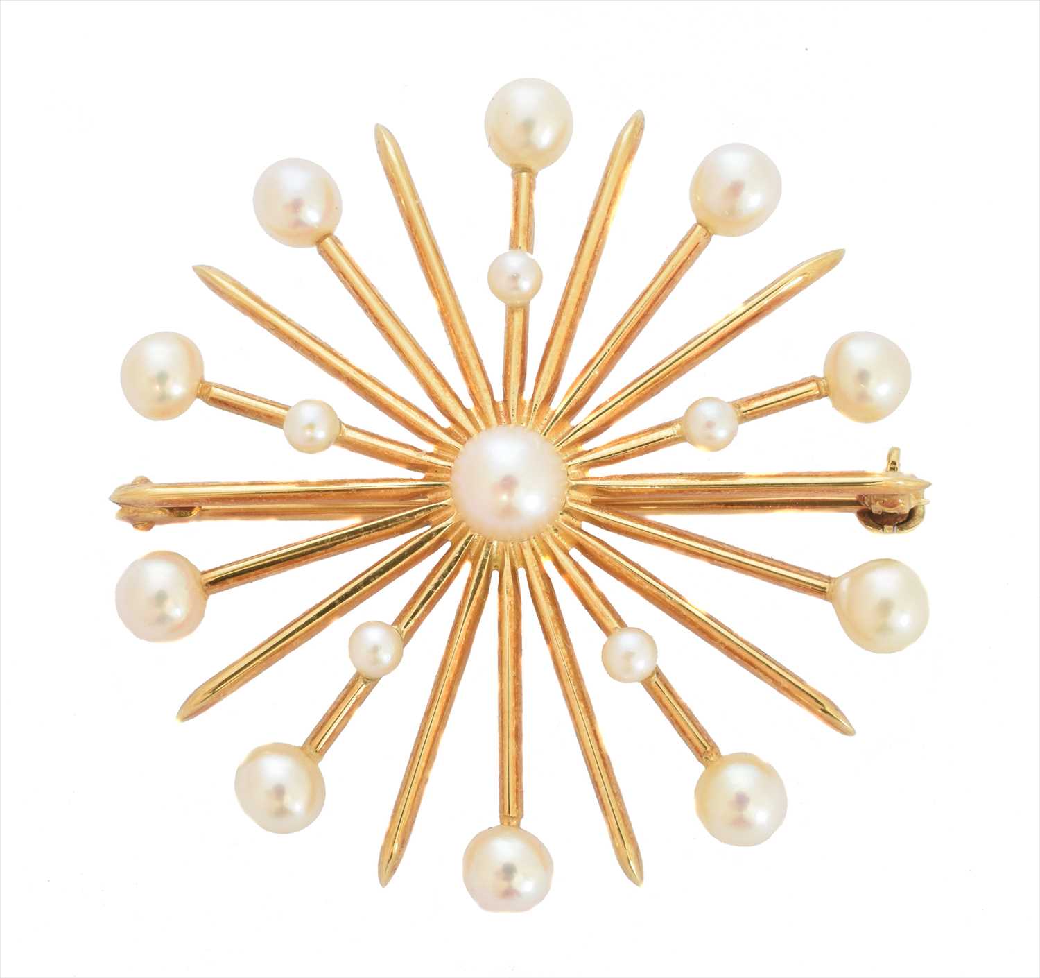 A cultured pearl brooch,