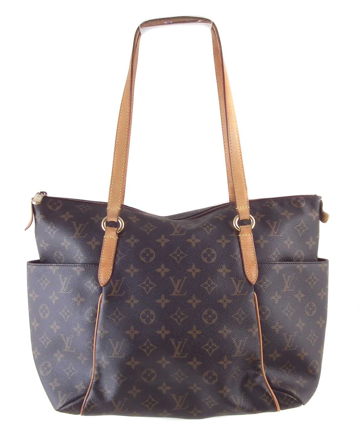 A Louis Vuitton Monogram Totally MM handbag,