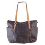A Louis Vuitton Monogram Totally MM handbag,