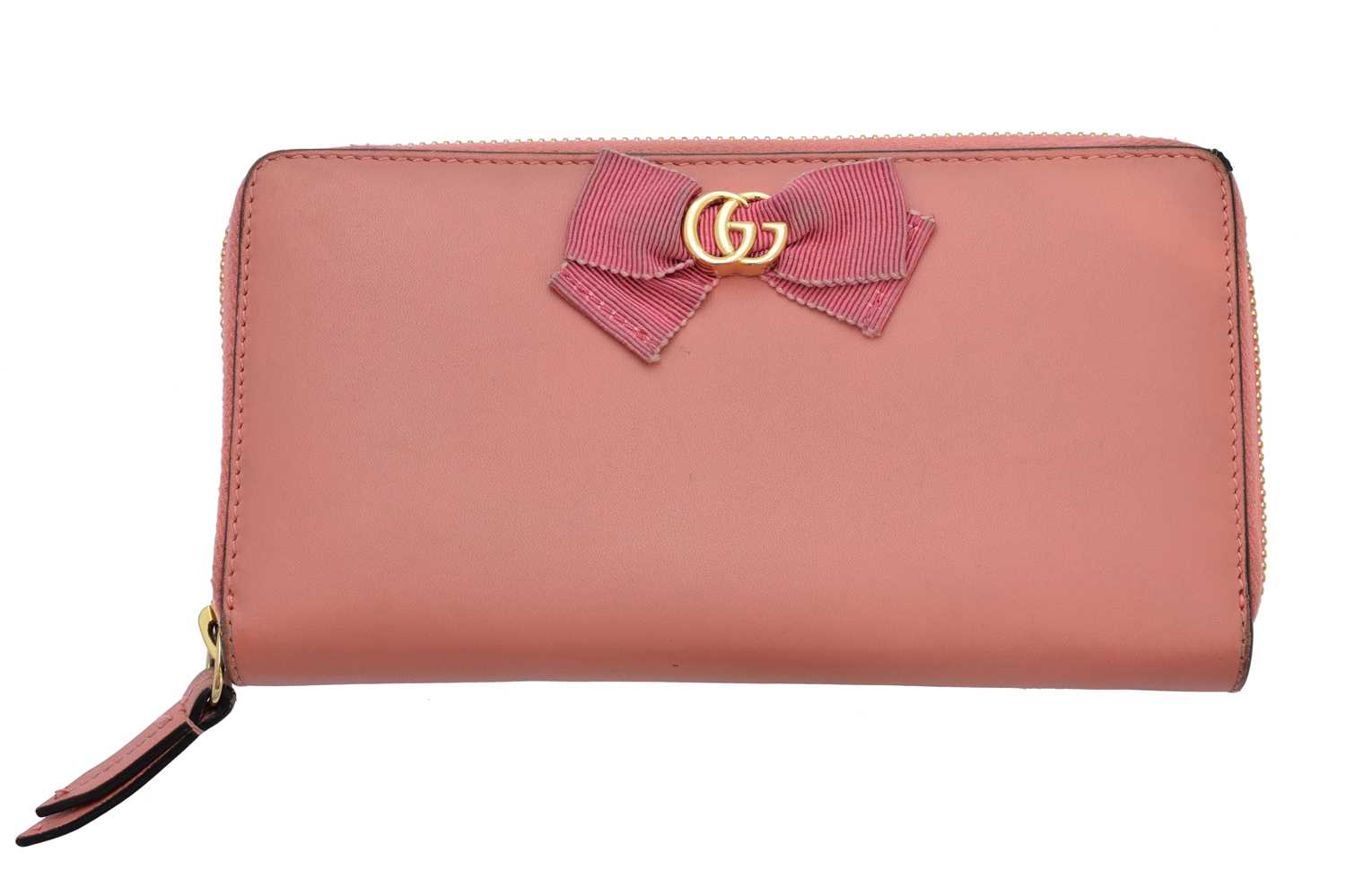 A Gucci Ribbon Logo zip wallet,