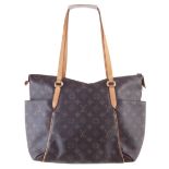 A Louis Vuitton Monogram Totally MM handbag,