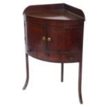 George III mahogany corner washstand, lift out shelf for wash bowl, 87cm (34") high.