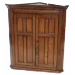 George III two door oak corner cupboard, 108cm (43") high.