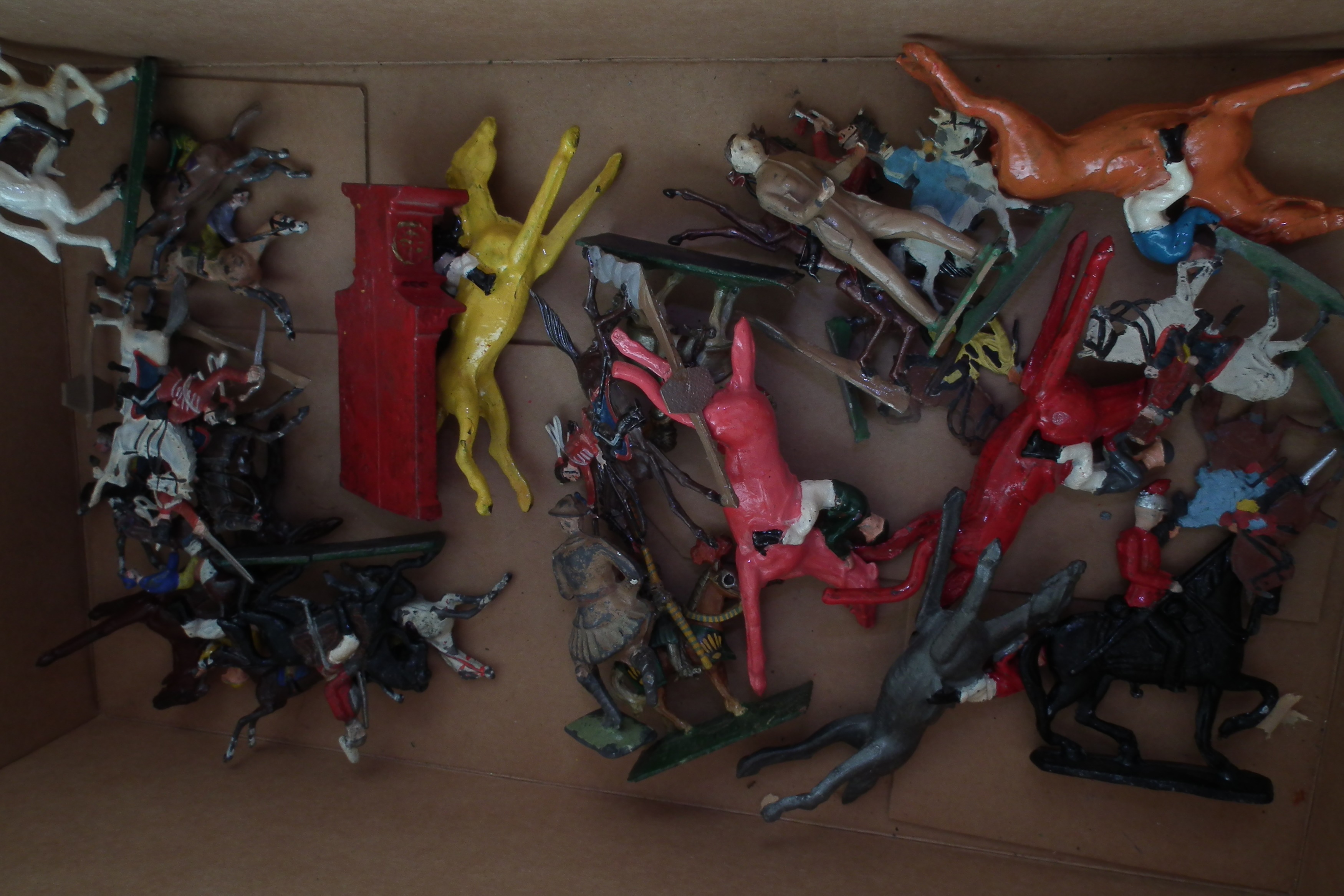 Quantity of metal toy soldiers of various types and conditions - Image 2 of 6