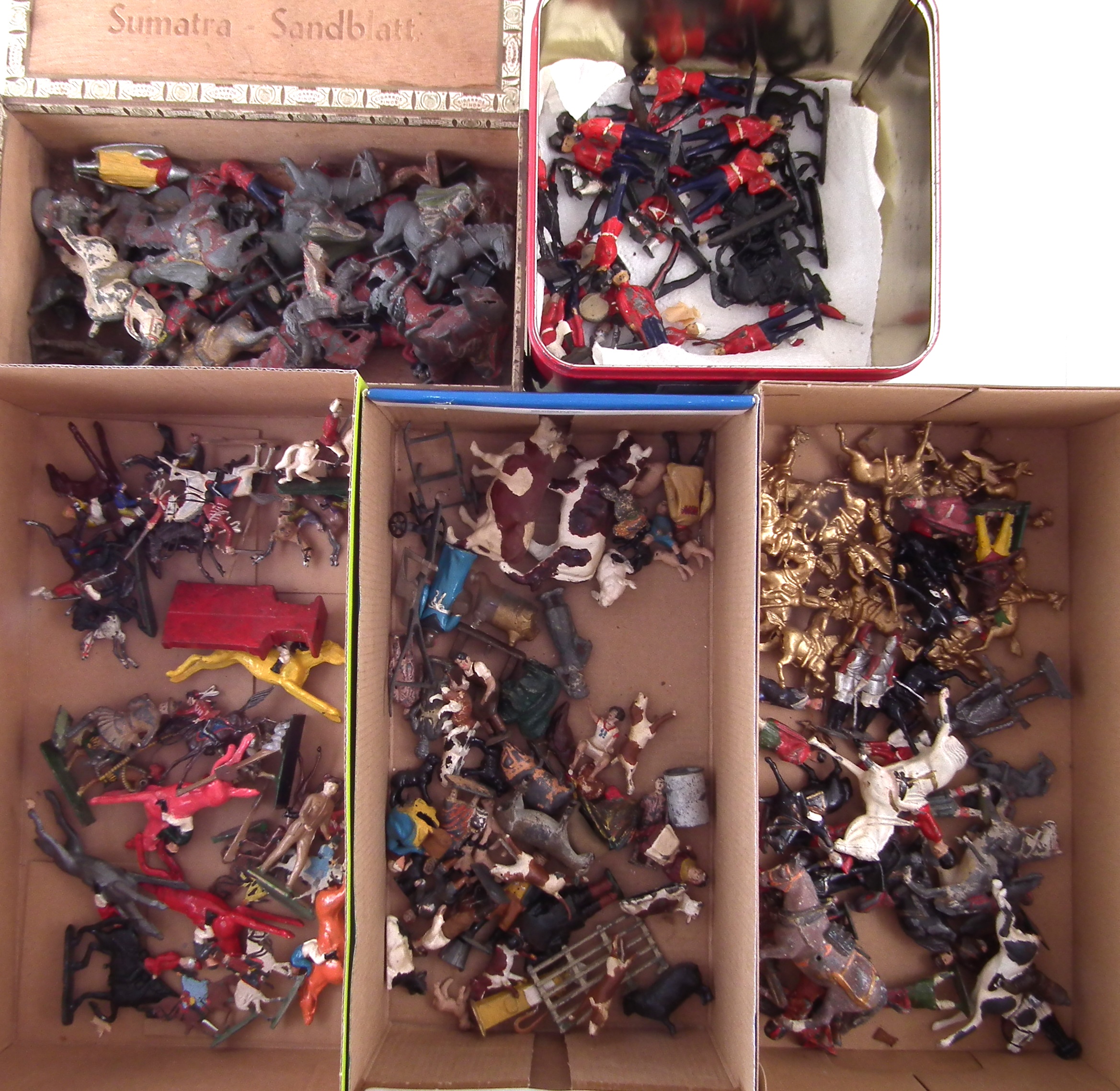 Quantity of metal toy soldiers of various types and conditions