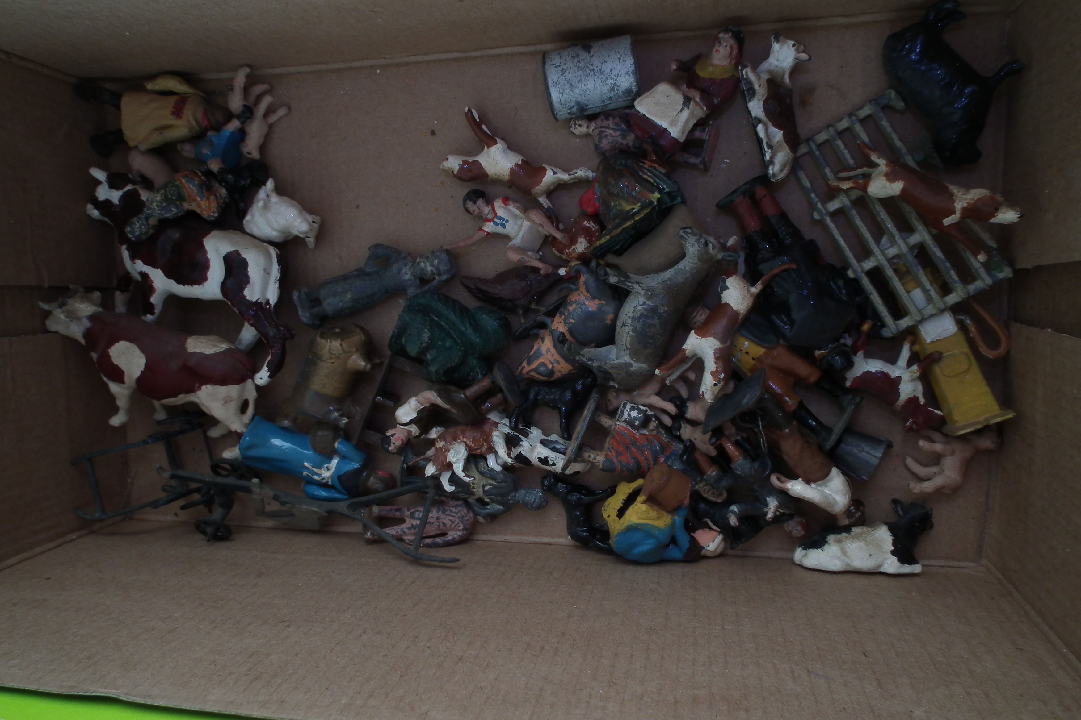 Quantity of metal toy soldiers of various types and conditions - Image 3 of 6