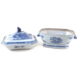 Chinese export porcelain tureen and one other base,