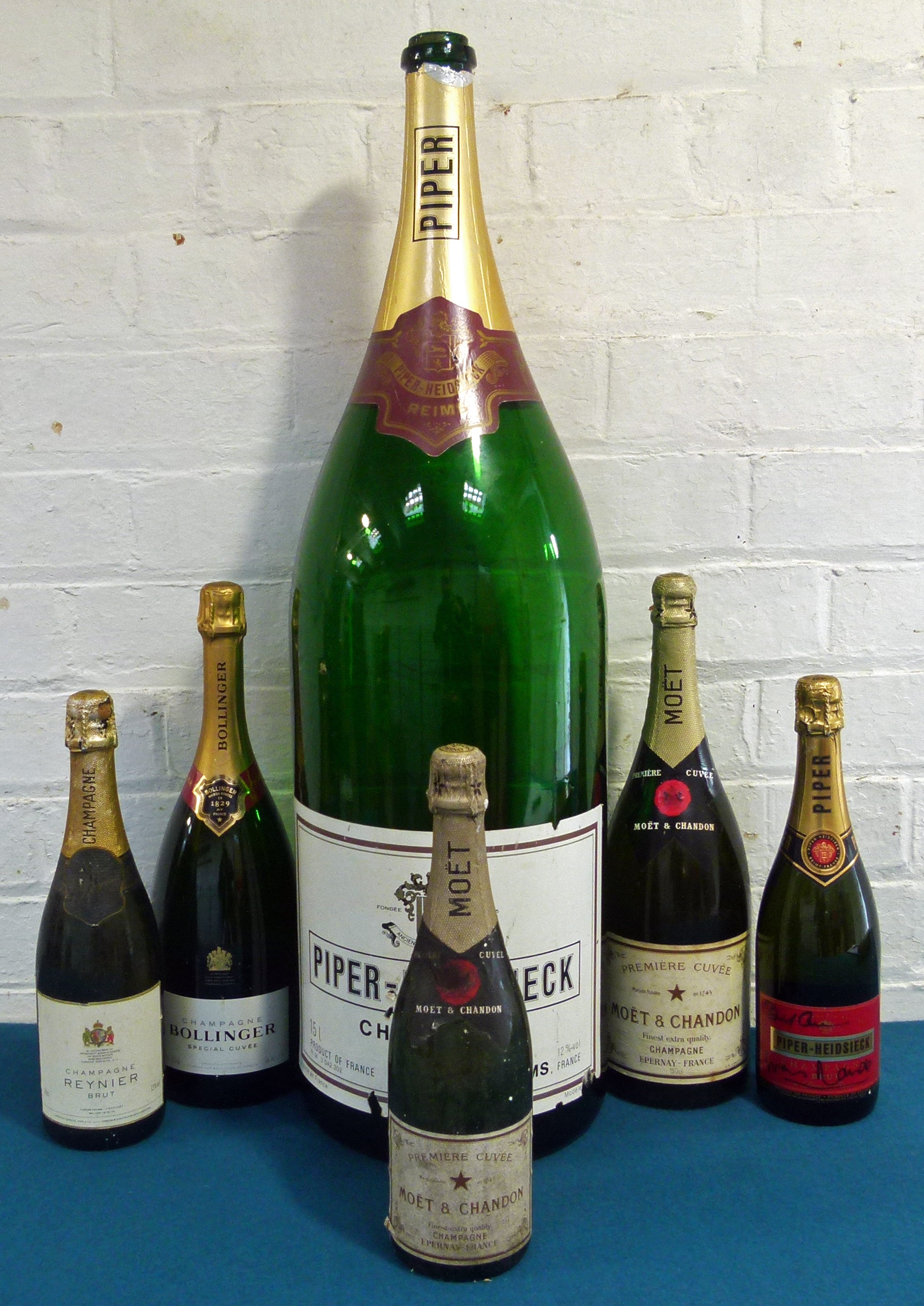 6 bottles including Magnums, bottles and a Nebuchadnezzar