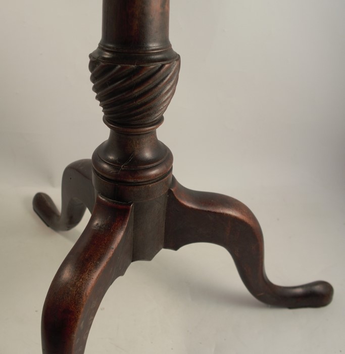 A late Georgian mahogany occasional table, with circular top, raised on a turned wrythen moulded - Image 4 of 5