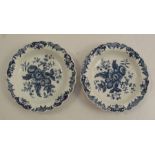 A pair of 18th century Worcester dishes, decorated in the pine cone pattern, diameter