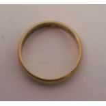 An 18 carat gold wedding ring, 4.5g gross