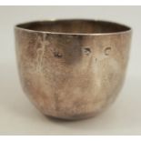 An 18th century silver tumbler cup, possibly London 1735, marks rubbed, weight 4oz, height 2.5ins,