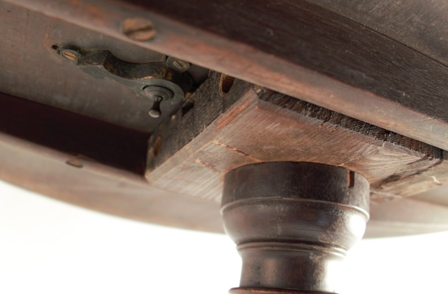 A late Georgian mahogany occasional table, with circular top, raised on a turned wrythen moulded - Image 5 of 5