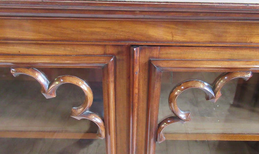 A 19th century mahogany display cabinet, having two glazed doors with scroll moulded spandrels, - Image 3 of 3