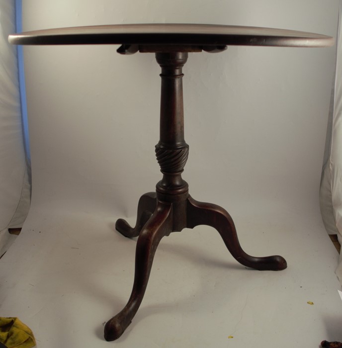 A late Georgian mahogany occasional table, with circular top, raised on a turned wrythen moulded - Image 2 of 5