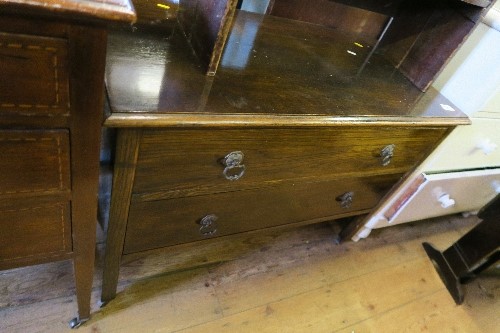 AN EDWARDIAN SIDEBOARD AND DRESSING TABLE, TOGETHER WITH A CHEST OF DRAWERS AND SET OF SHELVES - Image 4 of 4