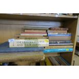A COLLECTION OF BOOKS INCLUDING ANTIQUES REFERENCE BOOKS, AA HOUSMAN, ETC.