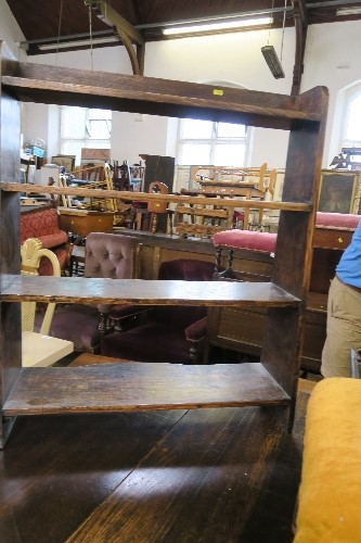 AN OAK GATE LEG TABLE WITH BARLEY TWIST LEGS, MAX LENGTH 60INS X HEIGHT 29INS, TOGETHER WITH A SET - Image 3 of 5