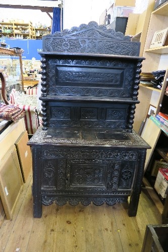 AN ANTIQUE OAK CHIFFONIER, HAVING CARVED DECORATION ALL OVER, WIDTH 39INS X DEPTH 18.5INS X HEIGHT