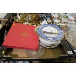 A BOX OF CHINA, TO INCLUDE COLLECTORS PLATES, BOXED SPODE PLATE, ETC.