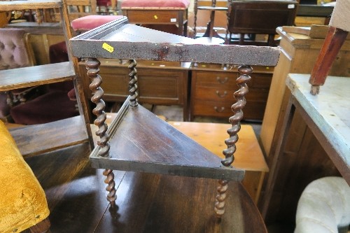 AN OAK GATE LEG TABLE WITH BARLEY TWIST LEGS, MAX LENGTH 60INS X HEIGHT 29INS, TOGETHER WITH A SET - Image 5 of 5