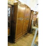 AN OAK WARDROBE, WIDTH 48INS X DEPTH 21INS X HEIGHT 74.5INS