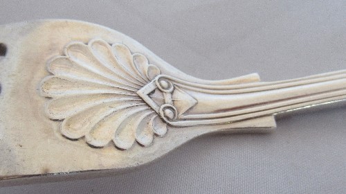 A set of six silver dinner forks, in the fiddle, thread and shell pattern, Sheffield 1942, maker R F - Image 4 of 4
