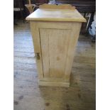 An Edwardian pine pot cupboard