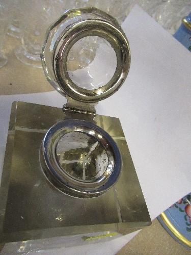 A large square Edwardian glass inkwell, with silver mount - Image 2 of 2