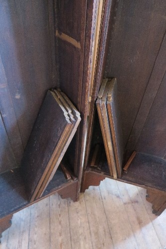 A pair of oak sets of shelves, with adjustable shelves , width 26.5ins, depth 15ins, height 58ins - Image 4 of 4