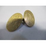 A single 18 carat gold cufflink, 5g gross