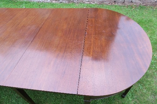 A Regency design mahogany extending D end dining table, comprising two D ends and central gate leg - Image 4 of 5