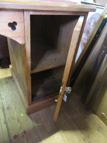 A pine desk, with leather top, having a bank of three drawers and a cupboard to each side, width - Image 4 of 4