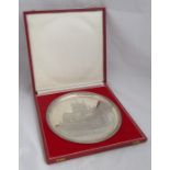 A cased silver circular dish, engraved with Hereford Cathedral, Birmingham 1975, weight 9oz,