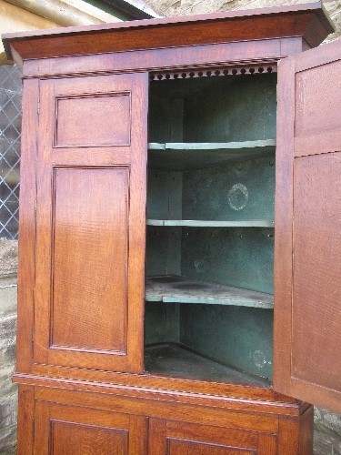 A Georgian oak freestanding double corner cupboard - Image 3 of 5
